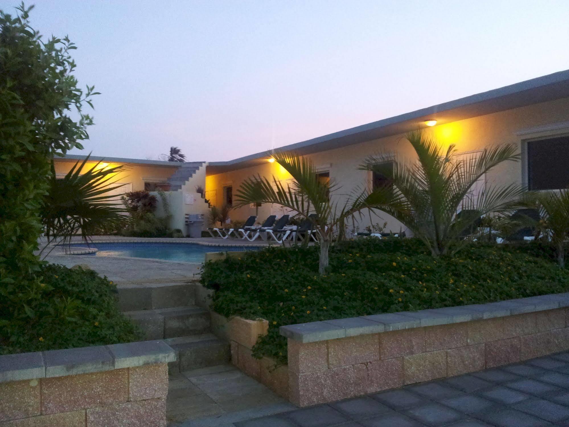 Agua Clara Eco Suites オラニエスタッド エクステリア 写真